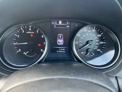 DX67SUU Nissan Qashqai 1.2 DiG-T N-Connecta [Glass Roof Pack] 5dr Thumbnail #13