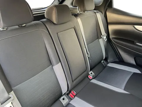 DX67SUU Nissan Qashqai 1.2 DiG-T N-Connecta [Glass Roof Pack] 5dr Thumbnail #16