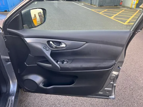 DX67SUU Nissan Qashqai 1.2 DiG-T N-Connecta [Glass Roof Pack] 5dr Thumbnail #18