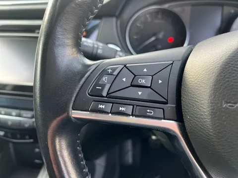 DX67SUU Nissan Qashqai 1.2 DiG-T N-Connecta [Glass Roof Pack] 5dr Thumbnail #25