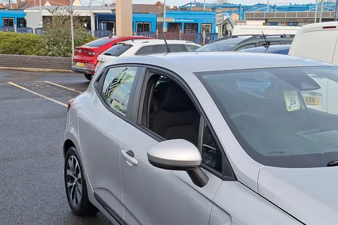 BG72LCO Renault Clio 1.6 E-TECH Hybrid 140 Iconic Edition 5dr Auto Thumbnail #25