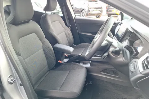 BG72LCO Renault Clio 1.6 E-TECH Hybrid 140 Iconic Edition 5dr Auto Thumbnail #33