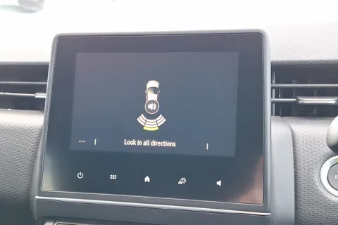 BG72LCO Renault Clio 1.6 E-TECH Hybrid 140 Iconic Edition 5dr Auto Thumbnail #36