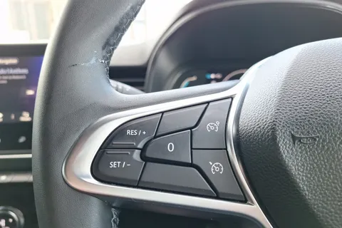 BG72LCO Renault Clio 1.6 E-TECH Hybrid 140 Iconic Edition 5dr Auto Thumbnail #34