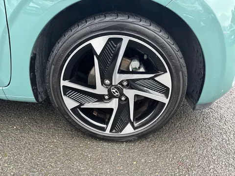 DL73EHG Hyundai i10 1.0 MPi Premium 5dr Auto Thumbnail #16