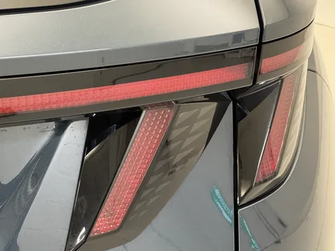 DN22EHF Hyundai Tucson 1.6 TGDi Hybrid 230 Premium 5dr 2WD Auto Thumbnail #32