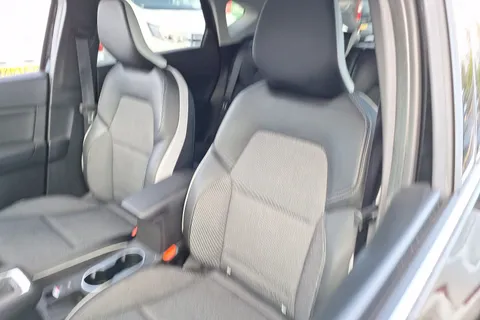 BK22FKF Renault Captur 1.6 E-TECH Hybrid 145 S Edition 5dr Auto Thumbnail #16