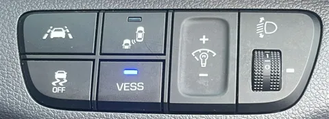 FX69XSV Hyundai Ioniq 1.6 GDi Plug-in Hybrid Premium SE 5dr DCT Thumbnail #16