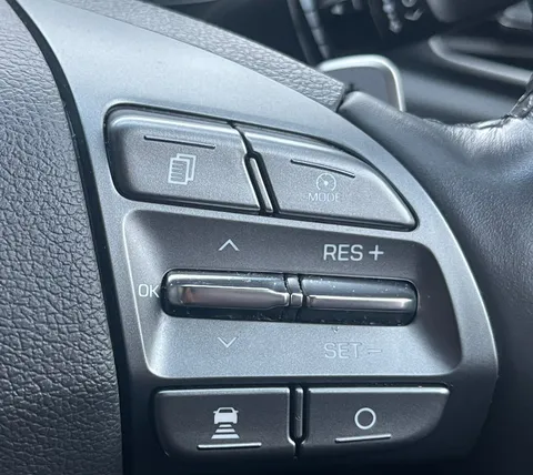 FX69XSV Hyundai Ioniq 1.6 GDi Plug-in Hybrid Premium SE 5dr DCT Thumbnail #20