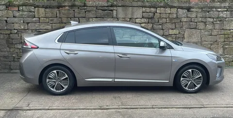 FX69XSV Hyundai Ioniq 1.6 GDi Plug-in Hybrid Premium SE 5dr DCT Thumbnail #4