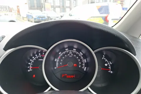 ML67KGY Kia Venga 1.6 4 5dr Auto [6] Thumbnail #12