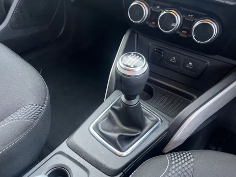 BJ22KWE Dacia Duster 1.3 TCe 130 Prestige 5dr Thumbnail #13