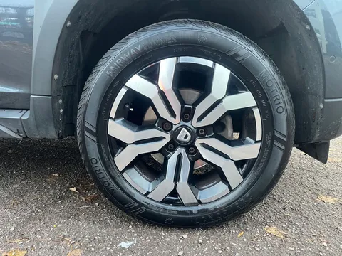 BJ22KWE Dacia Duster 1.3 TCe 130 Prestige 5dr Thumbnail #17