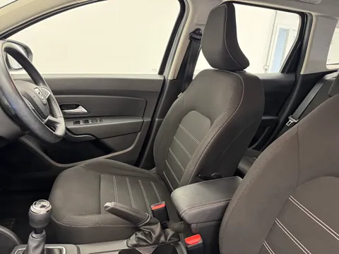 13 of 31 for Dacia Duster 1.0 TCe 100 Bi-Fuel Comfort 5dr