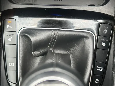 EG21AVJ Hyundai Tucson 1.6 TGDi Premium 5dr 2WD Thumbnail #19