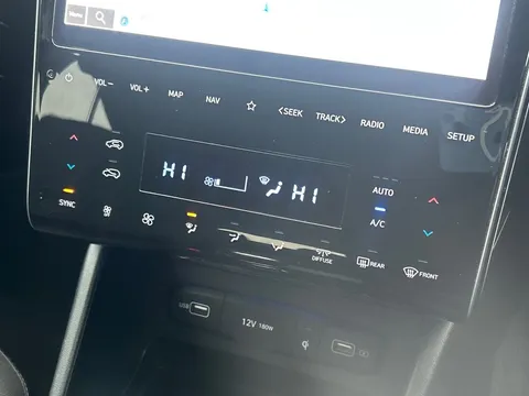 EG21AVJ Hyundai Tucson 1.6 TGDi Premium 5dr 2WD Thumbnail #20