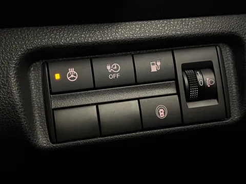 27 of 36 for Nissan LEAF 110kW N-Connecta 39kWh 5dr Auto