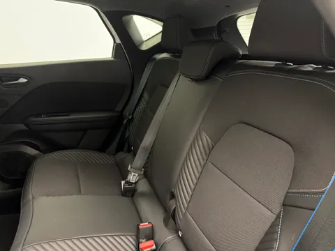 KO25UOP Renault Captur 1.6 E-Tech Full Hybrid 145 Esprit Alpine 5dr Auto Thumbnail #10