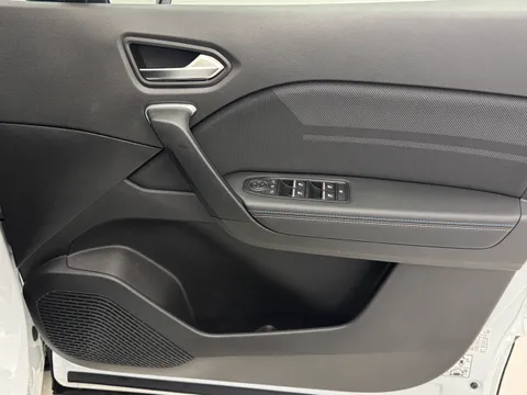 KO25UOP Renault Captur 1.6 E-Tech Full Hybrid 145 Esprit Alpine 5dr Auto Thumbnail #17