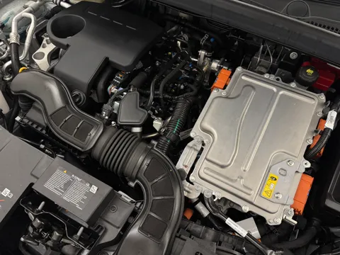 KO25UOP Renault Captur 1.6 E-Tech Full Hybrid 145 Esprit Alpine 5dr Auto Thumbnail #30