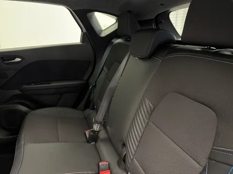 YP75FCY Renault Captur 1.6 E-Tech Full Hybrid 145 Esprit Alpine 5dr Auto Thumbnail #10