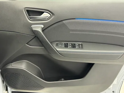 YP75FCY Renault Captur 1.6 E-Tech Full Hybrid 145 Esprit Alpine 5dr Auto Thumbnail #17