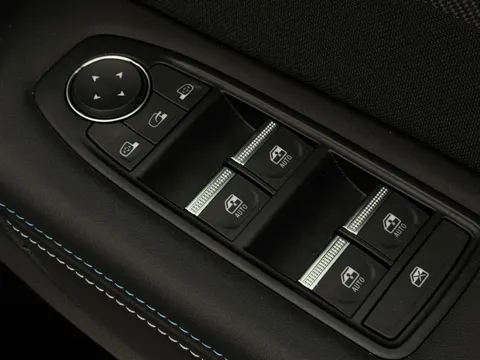 YP75FCY Renault Captur 1.6 E-Tech Full Hybrid 145 Esprit Alpine 5dr Auto Thumbnail #18