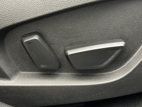 YP75FCY Renault Captur 1.6 E-Tech Full Hybrid 145 Esprit Alpine 5dr Auto Thumbnail #19