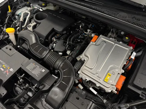 YP75FCY Renault Captur 1.6 E-Tech Full Hybrid 145 Esprit Alpine 5dr Auto Thumbnail #28