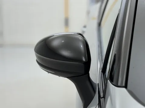 YP75FCY Renault Captur 1.6 E-Tech Full Hybrid 145 Esprit Alpine 5dr Auto Thumbnail #29