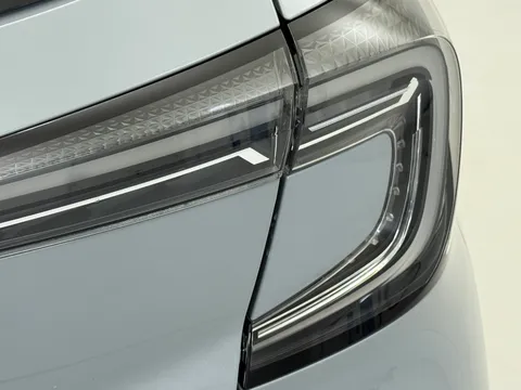 YP75FCY Renault Captur 1.6 E-Tech Full Hybrid 145 Esprit Alpine 5dr Auto Thumbnail #32