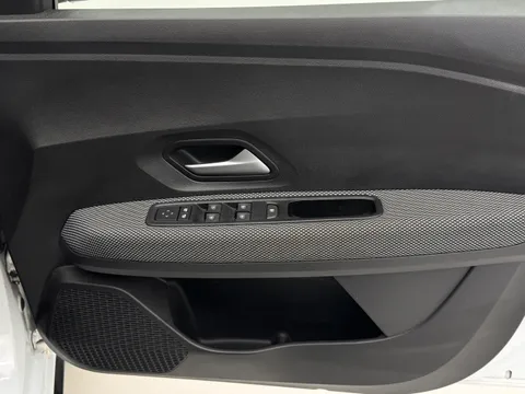 20 of 32 for Dacia Jogger 1.0 TCe Expression 5dr