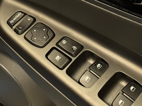 18 of 40 for Hyundai Kona 1.6 GDi Hybrid Premium SE 5dr DCT