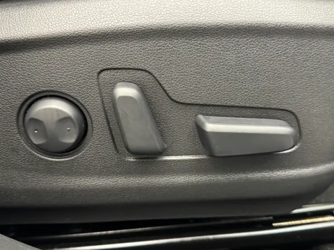 19 of 40 for Hyundai Kona 1.6 GDi Hybrid Premium SE 5dr DCT