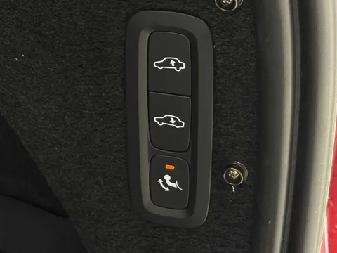 DP72GZA Volvo XC90 2.0 B5P Ultimate Dark 5dr AWD Geartronic Thumbnail #27