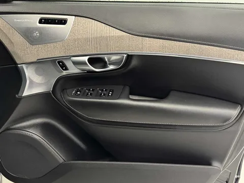 DP72GZA Volvo XC90 2.0 B5P Ultimate Dark 5dr AWD Geartronic Thumbnail #41