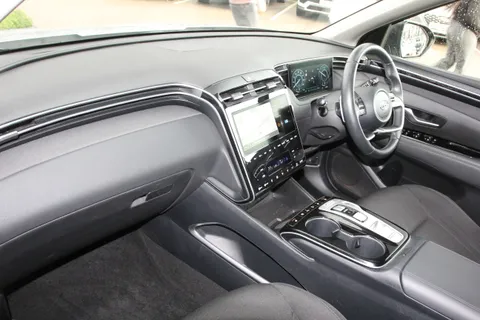 ML22WYY Hyundai Tucson 1.6 TGDi Hybrid 230 Premium 5dr 2WD Auto Thumbnail #3