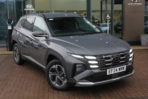 EF24WMW Hyundai Tucson 1.6T Plug-in Hybrid Premium 5dr 4WD Auto Thumbnail #2