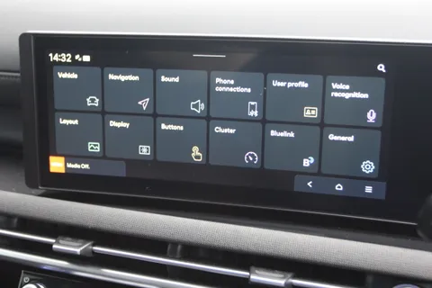 EF24WMW Hyundai Tucson 1.6T Plug-in Hybrid Premium 5dr 4WD Auto Thumbnail #19