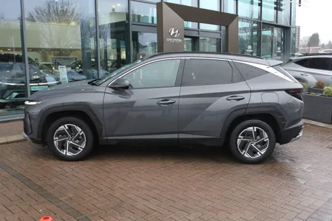 EF24WMW Hyundai Tucson 1.6T Plug-in Hybrid Premium 5dr 4WD Auto Thumbnail #6