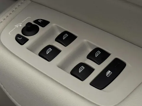 DV22LVK Volvo XC60 2.0 B5P Inscription 5dr AWD Geartronic Thumbnail #26