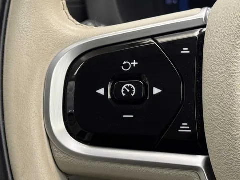 DV22LVK Volvo XC60 2.0 B5P Inscription 5dr AWD Geartronic Thumbnail #30