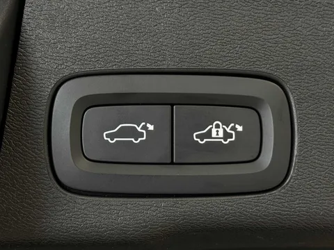 FL71ZSU Volvo XC60 2.0 B5P R DESIGN 5dr Geartronic Thumbnail #18