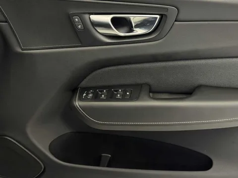 FL71ZSU Volvo XC60 2.0 B5P R DESIGN 5dr Geartronic Thumbnail #28