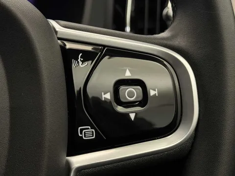 FL71ZSU Volvo XC60 2.0 B5P R DESIGN 5dr Geartronic Thumbnail #32