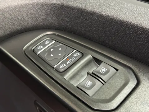 DS75FNO Renault Trafic Sl28 Extra Blue Dc SL28 Sport Minibus Double Cab 5dr Diesel EDC L1 H1 Euro 6 (s/s) ( Thumbnail #19