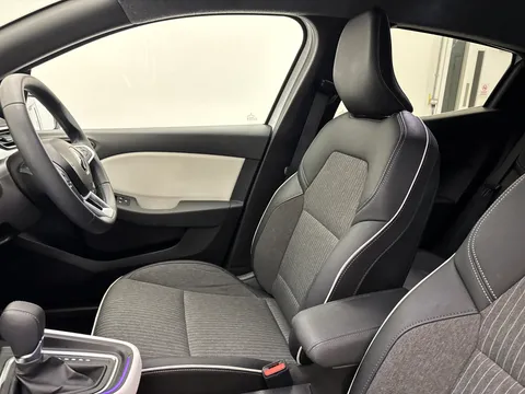 DS23WUB Renault Clio 1.6 E-TECH full hybrid 145 Techno 5dr Auto Thumbnail #13