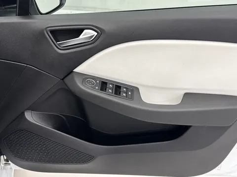 DS23WUB Renault Clio 1.6 E-TECH full hybrid 145 Techno 5dr Auto Thumbnail #18