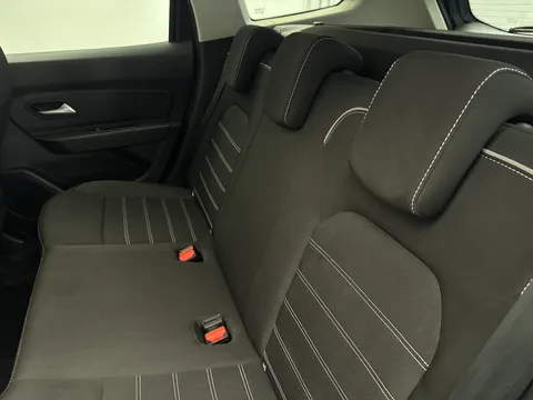 DS71UPD Dacia Duster 1.3 TCe 150 Prestige 5dr EDC Thumbnail #10