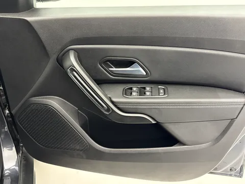 DS71UPD Dacia Duster 1.3 TCe 150 Prestige 5dr EDC Thumbnail #18